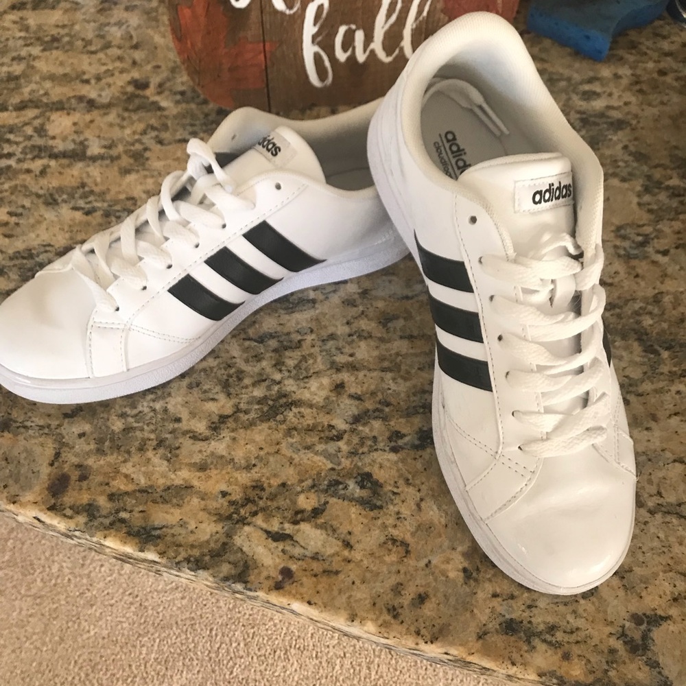 Adidas Sneakers